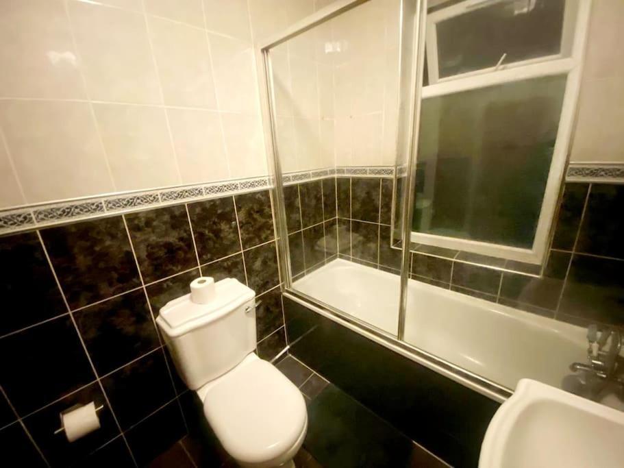 Evo Green Gravesend 2 Bed Apartment - 2 Mins Stn Town Centre Bagian luar foto