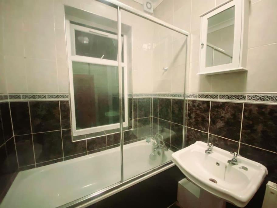 Evo Green Gravesend 2 Bed Apartment - 2 Mins Stn Town Centre Bagian luar foto