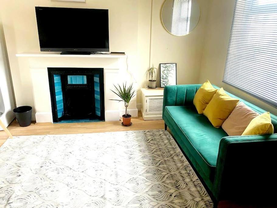 Evo Green Gravesend 2 Bed Apartment - 2 Mins Stn Town Centre Bagian luar foto